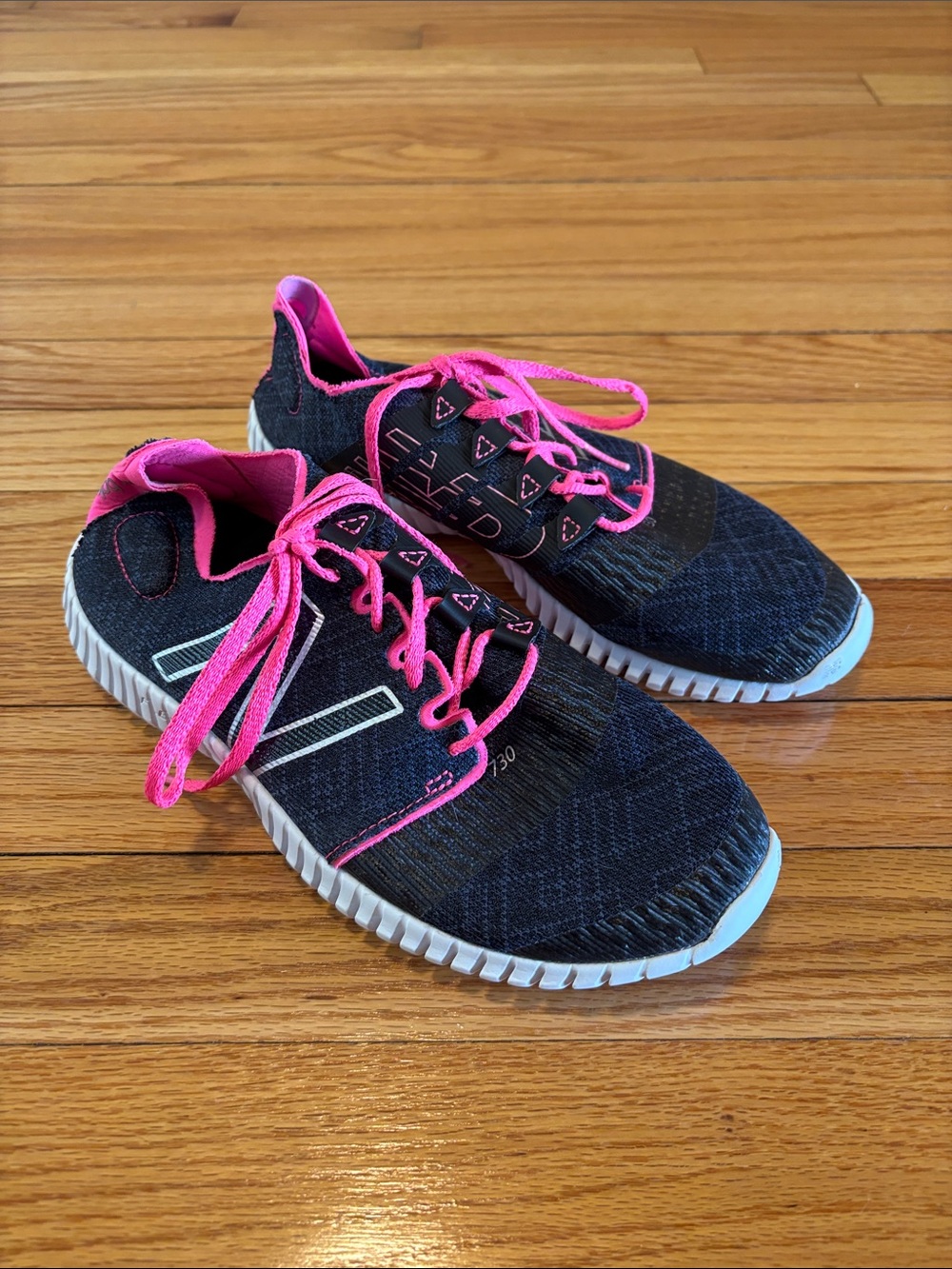 New Balance 730 Black and Pink Athletic Shoes Size 8